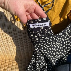 Back from the 90’s with this soft Daisy print long dress.